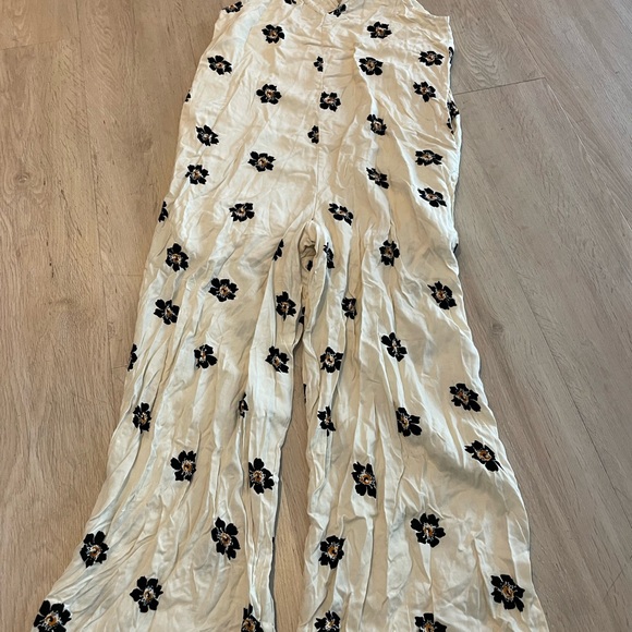 Lira Floral Print Jumpsuit in Black and Cream - Picture 4 of 6